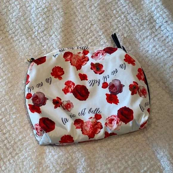 Rose Pattern Toiletry Bag - Picture 5 of 6